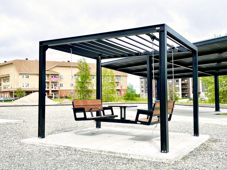 Balançoire urbaine - Mobilier urbain - balancelle ludique