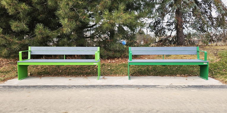 Banc urbain - mobilier avec dossier et accoudoirs- Mobilier de parc urbain