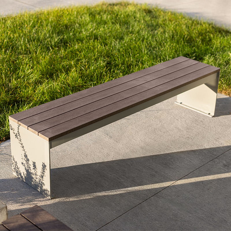 Banc urbain - mobilier avec dossier et accoudoirs- Mobilier commercial et urbain