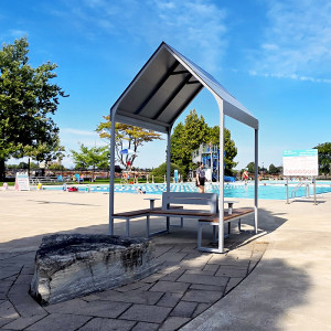 Table pique-nique modulaire, accès universel (PMR), maisonnette, abri solaire, Abri de table de pique-nique, mobilier urbain, table à pique-nique, table publique, banc public, mobilier espace public, mobilier extérieur, mobilier d'espace collaboratif extérieur, mobilier espace commercial, mobilier de parc, mobilier scolaire, station touristique, mobilier terrasse commerciale, mobilier place publique, mobilier toit-terrasse extérieur, mobilier modulaire urbain Modular picnic table, universal access (ADA), house, sunshade, solar shelter, Picnic table shelter, urban furniture, street furniture, site furnishings, public table, public bench, modular picnic table, public space furniture, public square outdoor furniture, outdoor furniture, outdoor collaborative space furniture, commercial furniture, park furniture, school outdoor furniture, touristic station, Touristic site outdoor furniture, commercial terrace furniture, rooftop terrace furniture, urban modular furniture