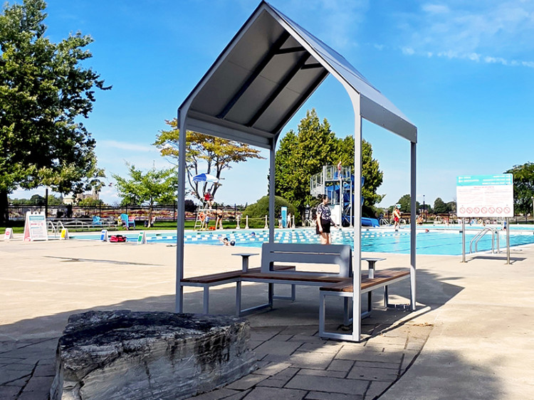 Table pique-nique modulaire, accès universel (PMR), maisonnette, abri solaire, Abri de table de pique-nique, mobilier urbain, table à pique-nique, table publique, banc public, mobilier espace public, mobilier extérieur, mobilier d'espace collaboratif extérieur, mobilier espace commercial, mobilier de parc, mobilier scolaire, station touristique, mobilier terrasse commerciale, mobilier place publique, mobilier toit-terrasse extérieur, mobilier modulaire urbain Modular picnic table, universal access (ADA), house, sunshade, solar shelter, Picnic table shelter, urban furniture, street furniture, site furnishings, public table, public bench, modular picnic table, public space furniture, public square outdoor furniture, outdoor furniture, outdoor collaborative space furniture, commercial furniture, park furniture, school outdoor furniture, touristic station, Touristic site outdoor furniture, commercial terrace furniture, rooftop terrace furniture, urban modular furniture