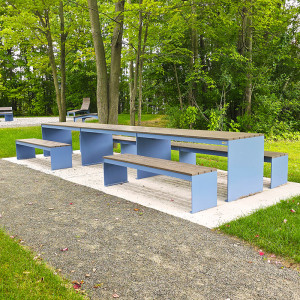 Table pique-nique modulaire, accès universel (PMR), mobilier urbain, table à pique-nique, table publique, banc public, mobilier espace public, mobilier extérieur, mobilier d'espace collaboratif extérieur, mobilier espace commercial, mobilier de parc, mobilier scolaire, station touristique, mobilier terrasse commerciale, mobilier place publique, mobilier toit-terrasse extérieur, mobilier modulaire urbain Modular picnic table, universal access (ADA), urban furniture, street furniture, site furnishings, public table, public bench, modular picnic table, public space furniture, public square outdoor furniture, outdoor furniture, outdoor collaborative space furniture, commercial furniture, park furniture, school outdoor furniture, touristic station, Touristic site outdoor furniture, commercial terrace furniture, rooftop terrace furniture, urban modular furniture