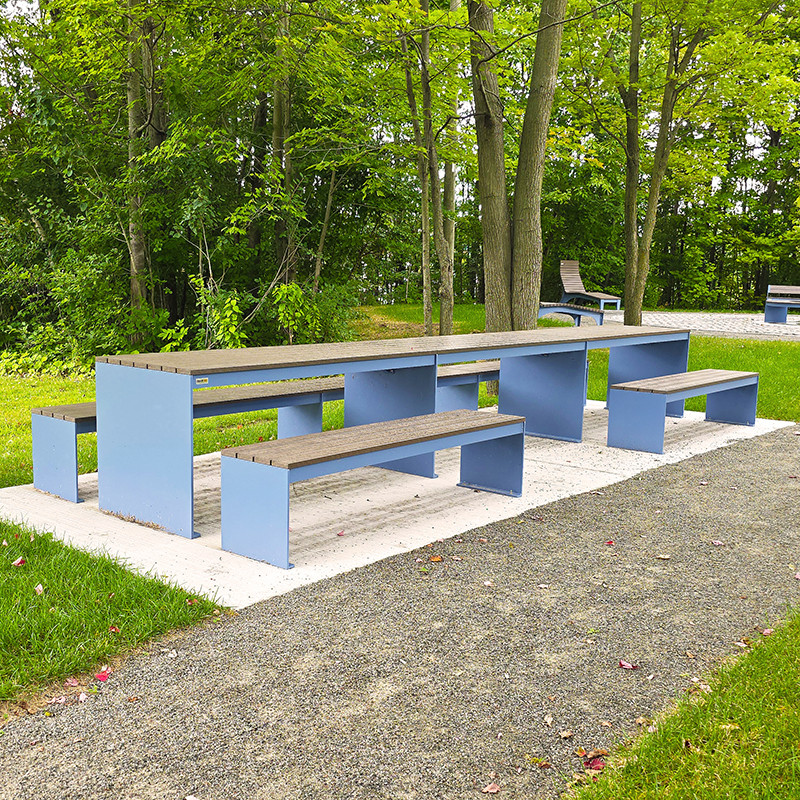 Table pique-nique modulaire, accès universel (PMR), mobilier urbain, table à pique-nique, table publique, banc public, mobilier espace public, mobilier extérieur, mobilier d'espace collaboratif extérieur, mobilier espace commercial, mobilier de parc, mobilier scolaire, station touristique, mobilier terrasse commerciale, mobilier place publique, mobilier toit-terrasse extérieur, mobilier modulaire urbain Modular picnic table, universal access (ADA), urban furniture, street furniture, site furnishings, public table, public bench, modular picnic table, public space furniture, public square outdoor furniture, outdoor furniture, outdoor collaborative space furniture, commercial furniture, park furniture, school outdoor furniture, touristic station, Touristic site outdoor furniture, commercial terrace furniture, rooftop terrace furniture, urban modular furniture