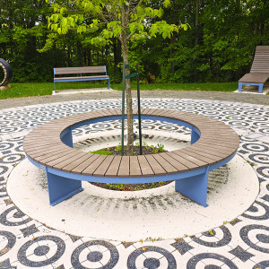 Banc modulaire urbain, accès universel (PMR), mobilier urbain, banc public, mobilier espace public, mobilier extérieur, mobilier d'espace collaboratif extérieur, mobilier espace commercial, mobilier de parc, mobilier scolaire, station touristique, mobilier terrasse commerciale, mobilier place publique, mobilier toit-terrasse extérieur, mobilier modulaire urbain Modular urban bench, universal access (ADA), urban furniture, street furniture, site furnishings, public bench, public space furniture, public square outdoor furniture, outdoor furniture, outdoor collaborative space furniture, commercial furniture, park furniture, school outdoor furniture, touristic station, Touristic site outdoor furniture, commercial terrace furniture, rooftop terrace furniture, urban modular furniture