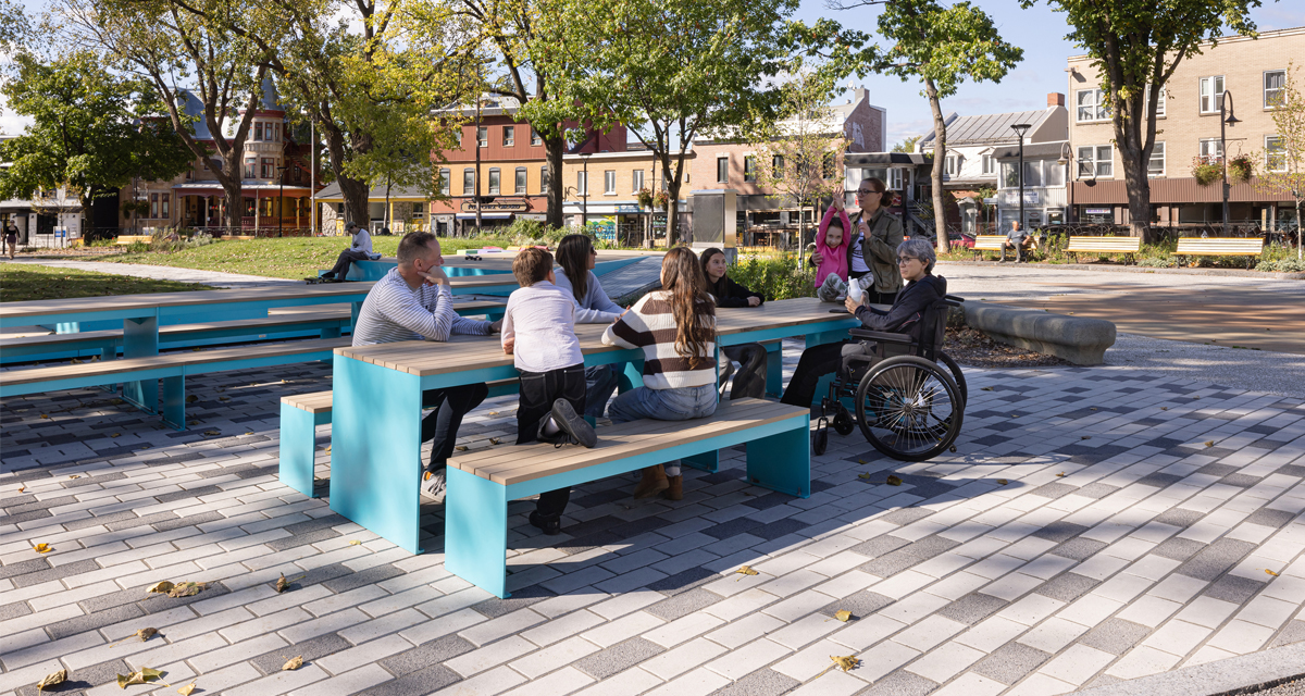 Table pique-nique modulaire, accès universel (PMR), mobilier urbain, table à pique-nique, table publique, banc public, mobilier espace public, mobilier extérieur, mobilier d'espace collaboratif extérieur, mobilier espace commercial, mobilier de parc, mobilier scolaire, station touristique, mobilier terrasse commerciale, mobilier place publique, mobilier toit-terrasse extérieur, mobilier modulaire urbain Modular picnic table, universal access (ADA), urban furniture, street furniture, site furnishings, public table, public bench, modular picnic table, public space furniture, public square outdoor furniture, outdoor furniture, outdoor collaborative space furniture, commercial furniture, park furniture, school outdoor furniture, touristic station, Touristic site outdoor furniture, commercial terrace furniture, rooftop terrace furniture, urban modular furniture