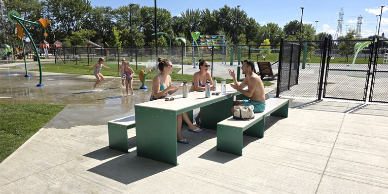 Table pique-nique modulaire, accès universel (PMR), mobilier urbain, table à pique-nique, table publique, banc public, mobilier espace public, mobilier extérieur, mobilier d'espace collaboratif extérieur, mobilier espace commercial, mobilier de parc, mobilier scolaire, station touristique, mobilier terrasse commerciale, mobilier place publique, mobilier toit-terrasse extérieur, mobilier modulaire urbain Modular picnic table, universal access (ADA), urban furniture, street furniture, site furnishings, public table, public bench, modular picnic table, public space furniture, public square outdoor furniture, outdoor furniture, outdoor collaborative space furniture, commercial furniture, park furniture, school outdoor furniture, touristic station, Touristic site outdoor furniture, commercial terrace furniture, rooftop terrace furniture, urban modular furniture