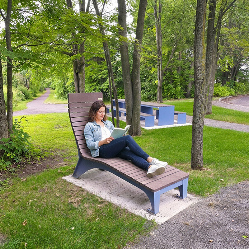 Chaise longue urbaine, méridienne urbaine, mobilier urbain, banc public, mobilier espace public, mobilier extérieur, mobilier d'espace collaboratif extérieur, mobilier espace commercial, mobilier de parc, mobilier scolaire, station touristique, mobilier terrasse commerciale, mobilier place publique, mobilier toit-terrasse extérieur, mobilier modulaire urbain Urban lounge chair, urban resting platform, urban furniture, street furniture, site furnishings, public bench, public space furniture, public square outdoor furniture, outdoor furniture, outdoor collaborative space furniture, commercial furniture, park furniture, school outdoor furniture, touristic station, Touristic site outdoor furniture, commercial terrace furniture, rooftop terrace furniture, urban modular furniture