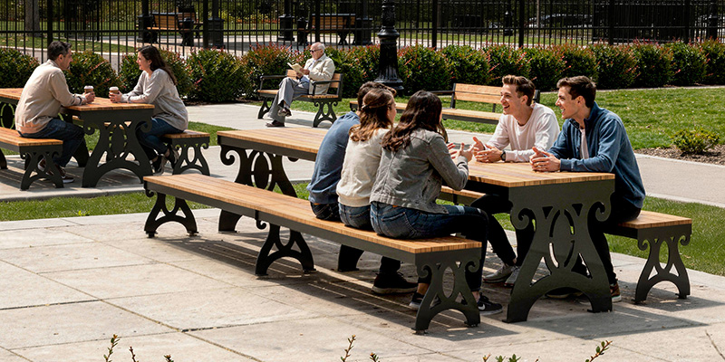 mobilier urbain classique mobilier urbain modulaire mobilier de parc traditionnel mobilier de parc classique table urbaine traditionnelle table de parc traditionnelle mobilier urbain intemporel mobilier pour espaces publics mobilier pour municipalités Table pique-nique modulaire, accès universel (PMR), mobilier urbain, table à pique-nique, table publique, banc public, mobilier espace public, mobilier extérieur, mobilier d'espace collaboratif extérieur, mobilier espace commercial, mobilier de parc, mobilier scolaire, station touristique, mobilier terrasse commerciale, mobilier place publique, mobilier toit-terrasse extérieur, mobilier modulaire urbain Modular picnic table, universal access (ADA), urban furniture, street furniture, site furnishings, public table, public bench, modular picnic table, public space furniture, public square outdoor furniture, outdoor furniture, outdoor collaborative space furniture, commercial furniture, park furniture, school outdoor furniture, touristic station, Touristic site outdoor furniture, commercial terrace furniture, rooftop terrace furniture, urban modular furniture